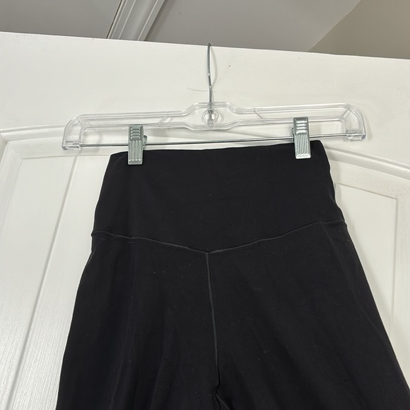 American eagle flare leggings. V shapes waist. - Picture 8 of 9